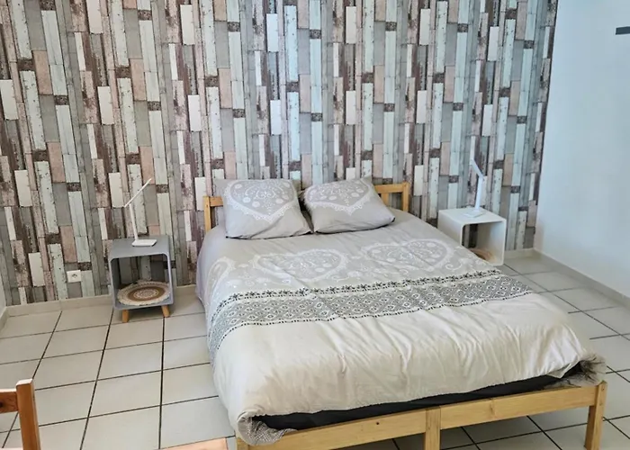 Le Temps D'une Pause ! Petit-dejeuner Inclus ! * Servas (Gard)